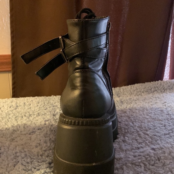 demonia platform boots - Picture 4 of 4